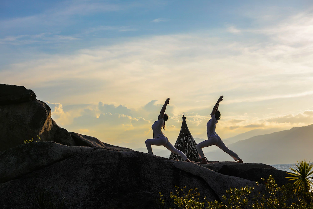 Tập yoga h&ograve;a m&igrave;nh c&ugrave;ng thi&ecirc;n nhi&ecirc;n tại L&rsquo;Alya Ninh V&acirc;n Bay&nbsp;