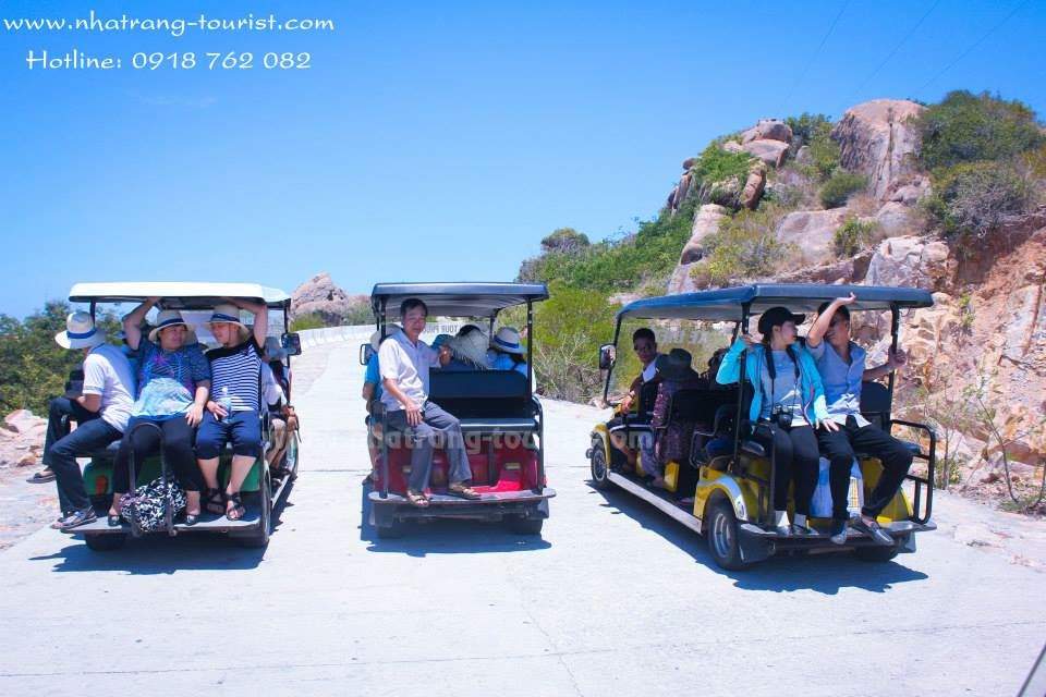 Xe tuktuk phù hợp với nhóm tham quan đông người