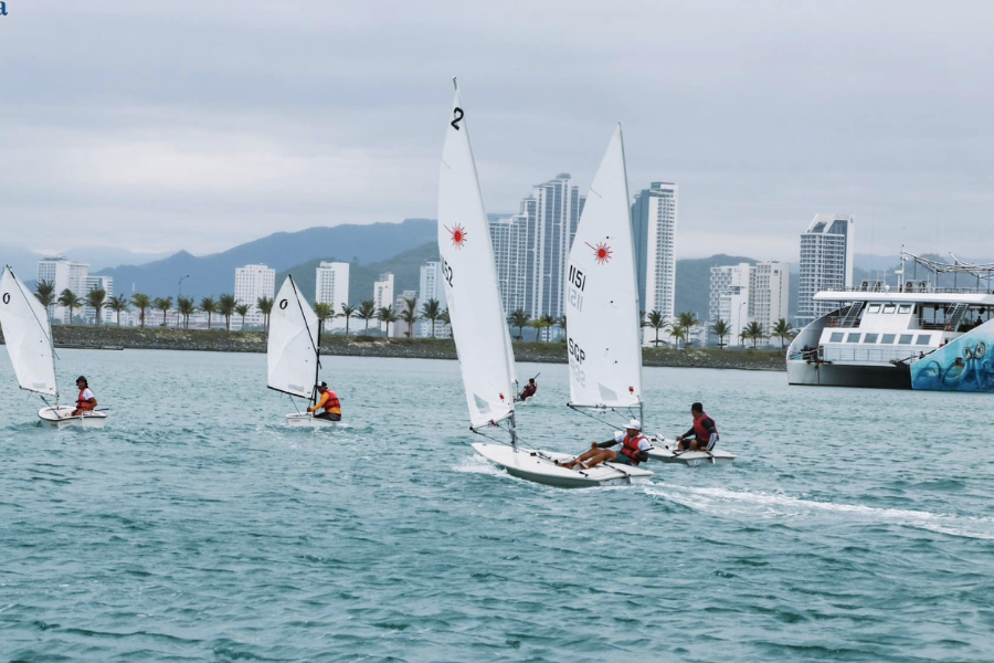 ben-du-thuyen-ana-marina2010