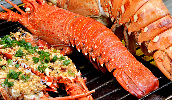 binh-ba-nha-trang-2-1 Thưởng thức hải sản và tôm hùm tươi ngon tại Bình Ba