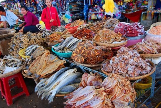 Hải sản phong phú, đa dạng ở chợ Bình Ba