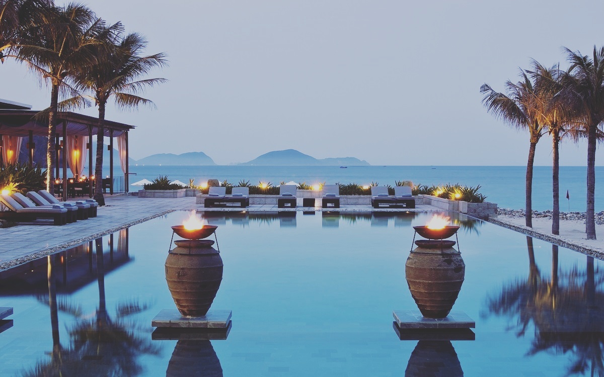 Hồ bơi vô cực ngoài trời tại Mia Resort Nha Trang