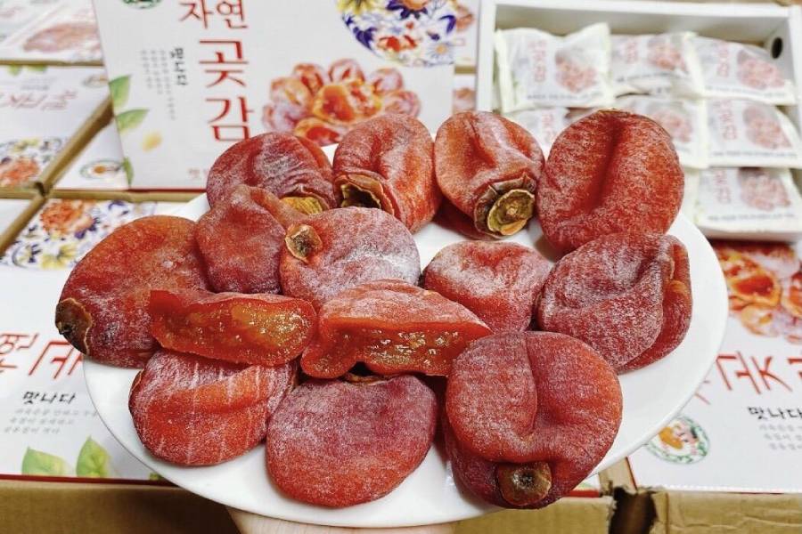 c491i-hc3a0n-que1bb91c-nc3aan-mua-gc3ac-lc3a0m-quc3a0-2 Hồng treo gió cũng là một món quà cho những ai đi du lịch Hàn Quốc muốn mua về làm quà