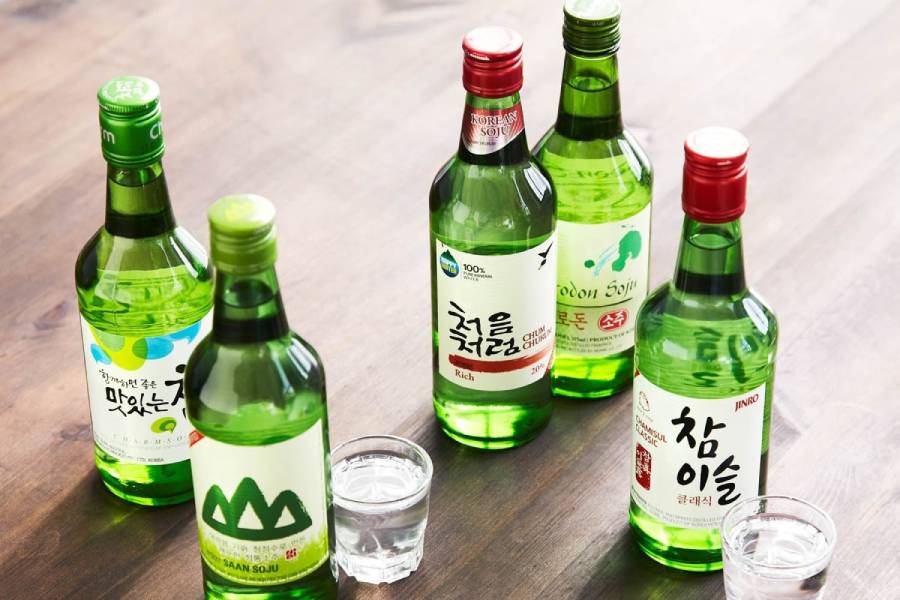 c491i-hc3a0n-que1bb91c-nc3aan-mua-gc3ac-lc3a0m-quc3a0-5 Có thể mua rượu Soju về làm quà cho bạn bè, đồng nghiệp