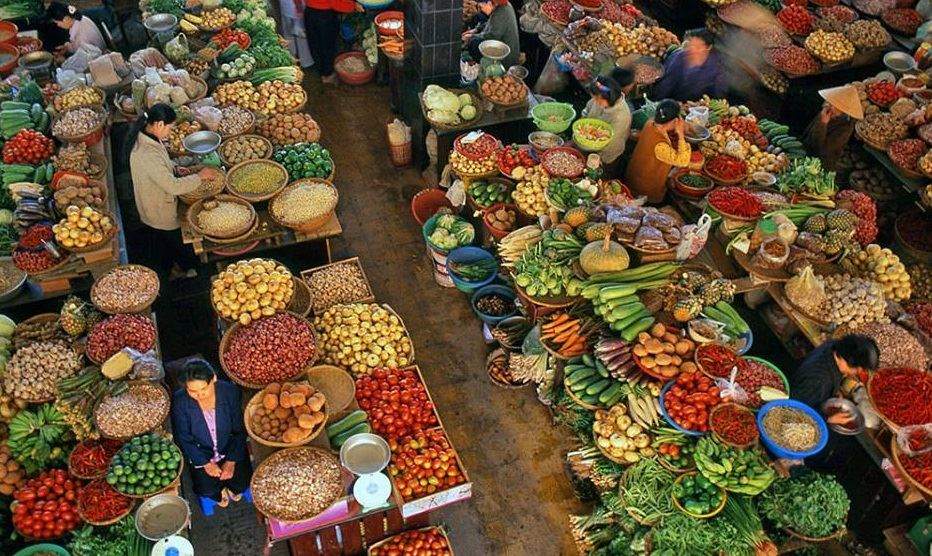 che1bba3-nc3b4ng-se1baa3n-c490c3a0-le1baa1t-me1bb99t-c491ie1bb83m-du-le1bb8bch-me1bb9bi-1-1 Chợ nông sản Đà Lạt với các loại rau củ đủ màu sắc
