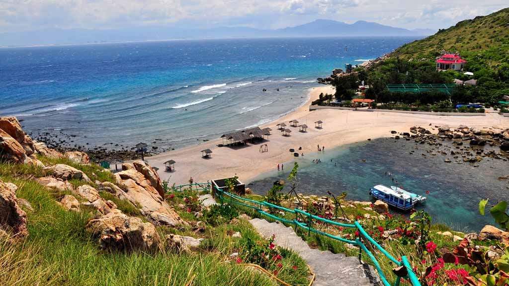 dao-yen-hon-noi-1 Đảo Yến sở hữu bãi tắm đôi duy nhất ở Việt Nam