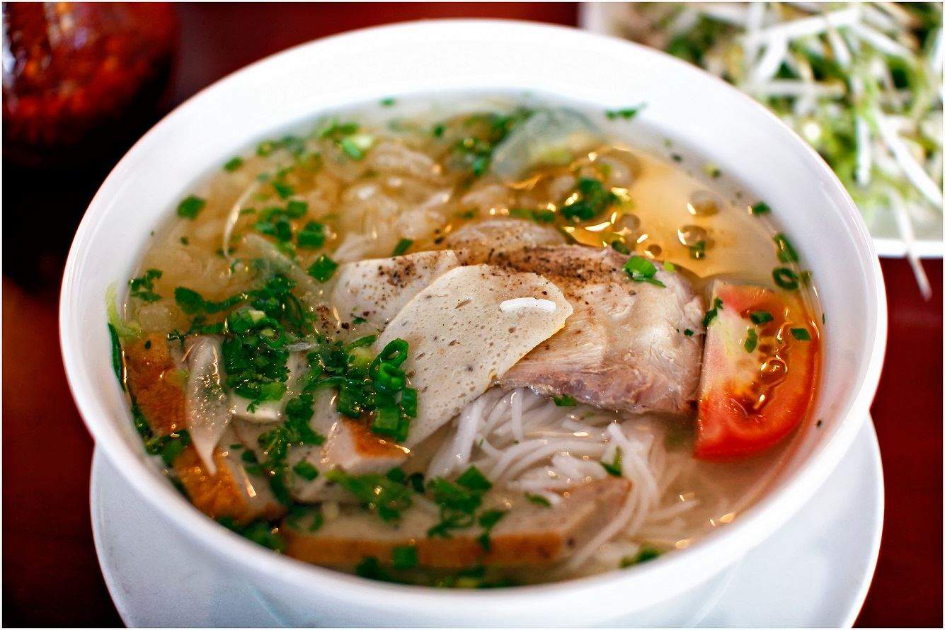 Bún cá Nha Trang là món ăn quen thuộc của người dân miền Biển