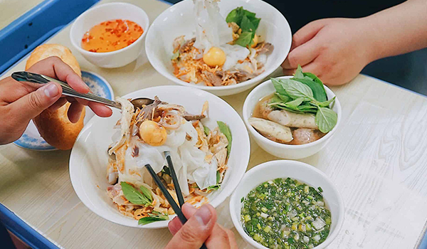 Bánh ướt lòng gà - món ăn hấp dẫn và mới lạ ngay tại thành phố Đà Lạt