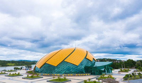 du-lich-nha-trang-da-lat-14 Quảng trường Lâm Viên nổi tiếng với kiến trúc hiện đại và độc đáo