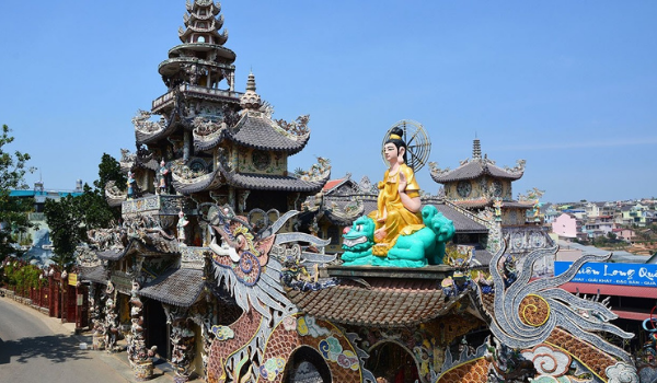 Chùa Linh Phước - Ngôi chùa có kiến trúc khảm sành sứ độc đáo