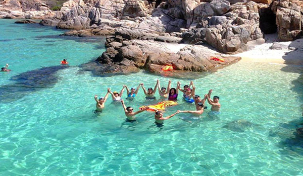 du-lich-nha-trang-ninh-thuan-15 Đắm chìm trong làn nước trong xanh trong lòng vịnh Vĩnh Hy