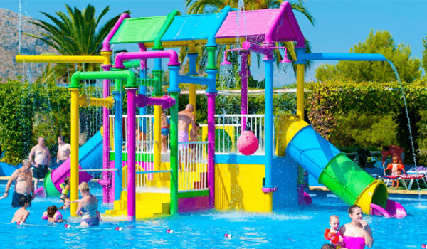 Vinpearl Land là công viên nước ngọt trên bãi biển đầu tiên tại Việt Nam