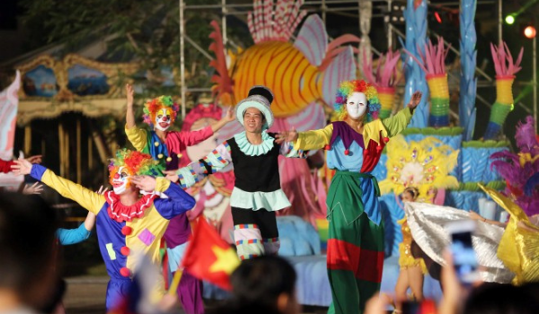 Rực rỡ lễ hội carnival màu sắc tại Vinpearl Nha Trang