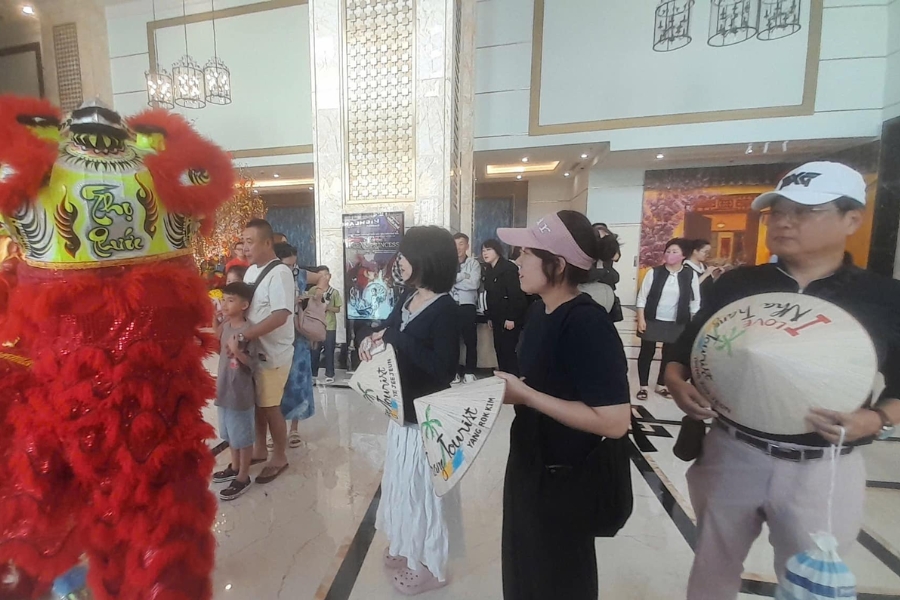 khach-han-quoc-mo-hang-tour-mung-1-tet204