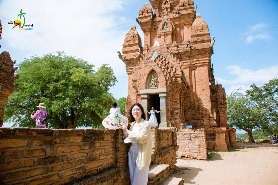 khoanh-khac-du-khach-han-quoc-nhatrangtourist205