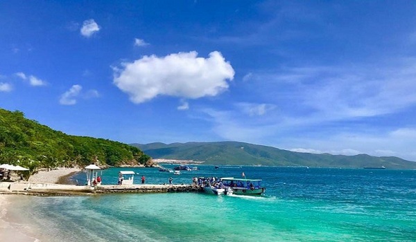 Ngắm cảnh biển xanh, cát trắng, nắng vàng tại Bãi Tranh, Nha Trang