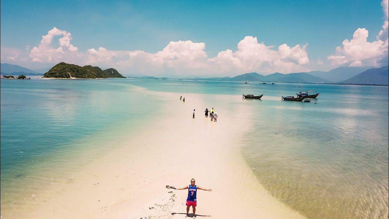 Con đường giữa biển ở đảo Điệp Sơn