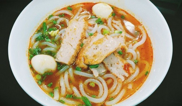 Bánh canh chả cá Nha Trang trở thành món ăn đặc sản lâu đời tại Nha Trang