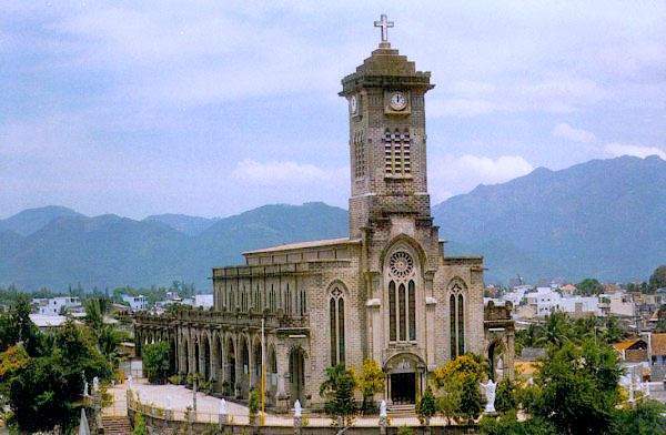 nhc3a020the1bb9d20c491c3a1-1 Nhà thờ Núi Nha Trang mang kiến trúc Gothic đặc trưng