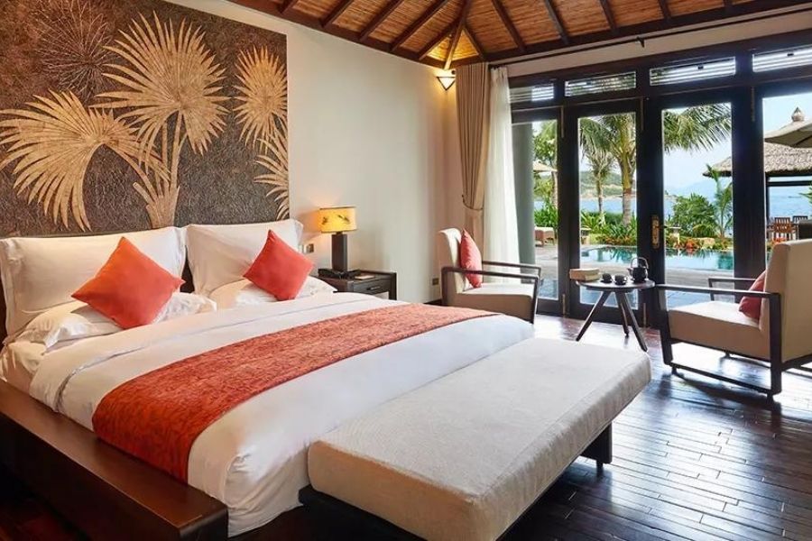 resort-nha-trang-co-bai-bien-rieng2012