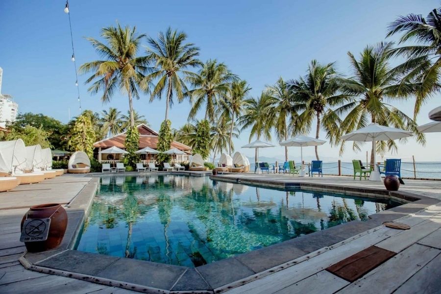 resort-nha-trang-co-bai-bien-rieng2015