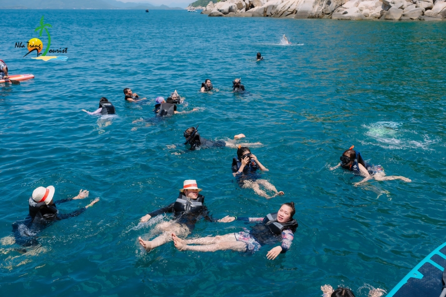 tour-du-thuyen-vinh-ninh-van209