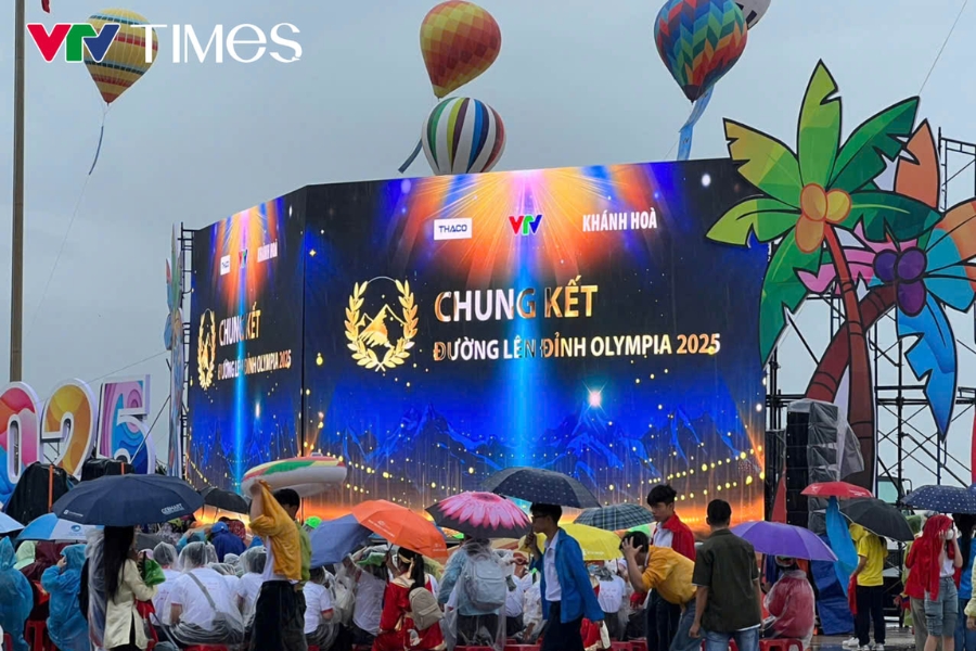 tu-hao-nha-trang-bay-cao-cung-chien-thang201