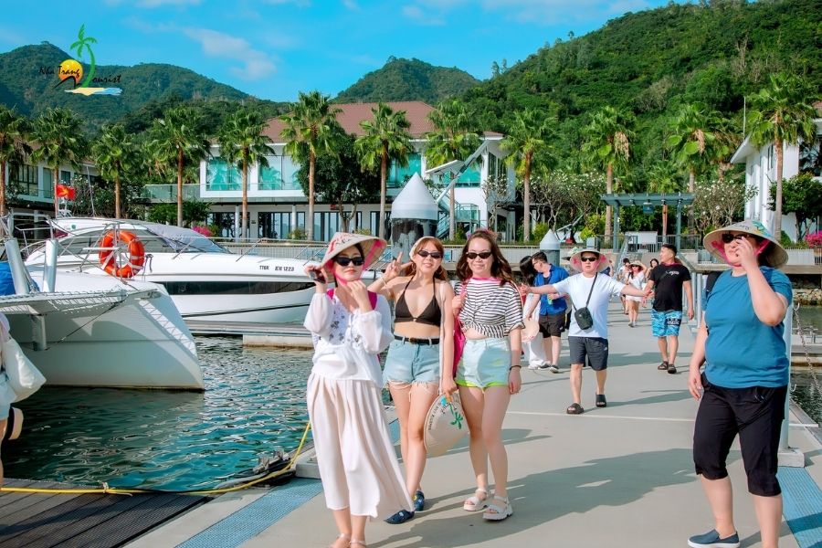 doan-khach-mong-co-nghi-duong-nha-trang208