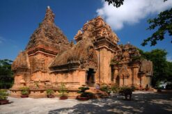 Th&aacute;p b&agrave; Ponagar Nha Trang huyền b&iacute;