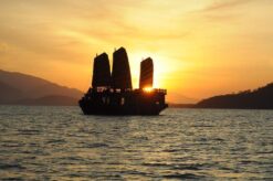 Du thuyền Emperor Cruise Origin - Thưởng thức hoàng hôn trên vịnh Nha Trang (gói tiêu chuẩn)