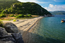 Alternative view of Tour săn bắt cá đảo Hoang Nha Trang (áp dụng cho 5 khách trở lên đi riêng)