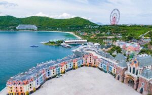 Nên ở khách sạn Vinpearl trên đảo Hòn Tre hay ở trung tâm Nha Trang?